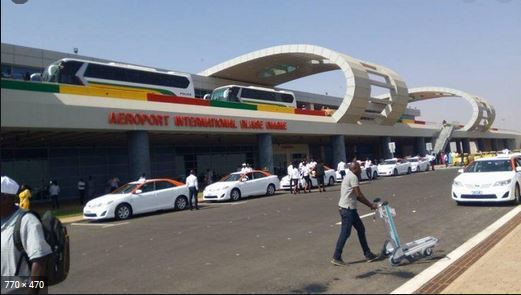 Trafic de migrants : 8 policiers arrêtés à l’AIBD