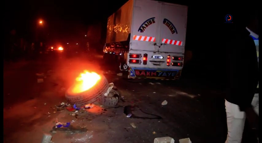 VIDEO – Manifestation contre l’instauration du couvre feu : Thiès entre dans la danse