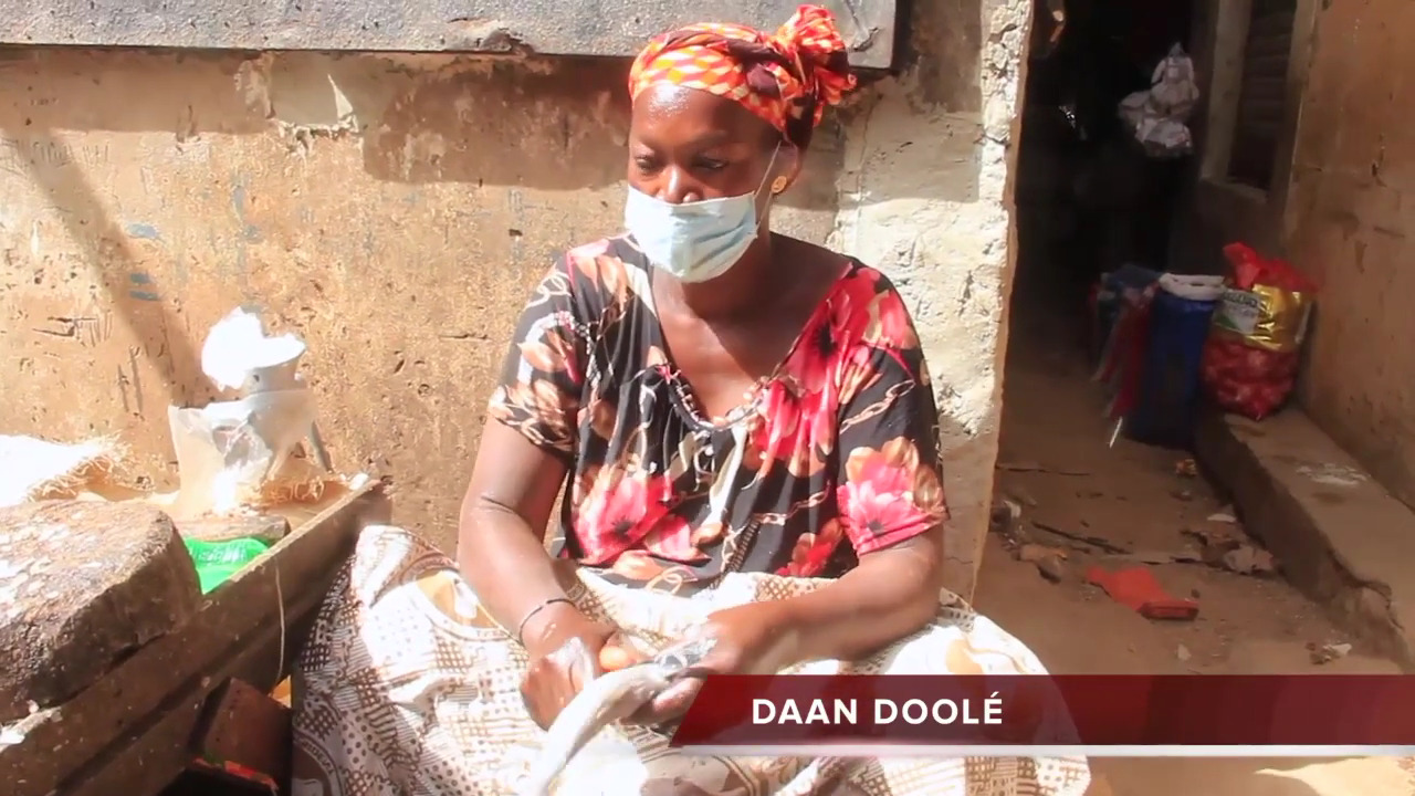 VIDEO – Emission Daan Doolé avec Khady Lo écailleuses de poissons