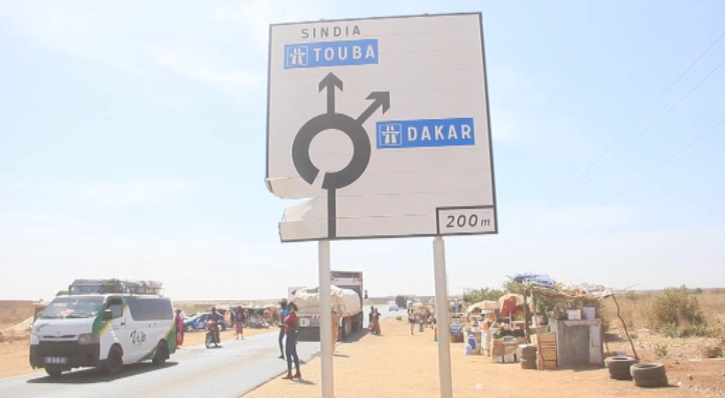 Reportage du jour : A la rencontre des vendeuses de fruits sur Ila Touba