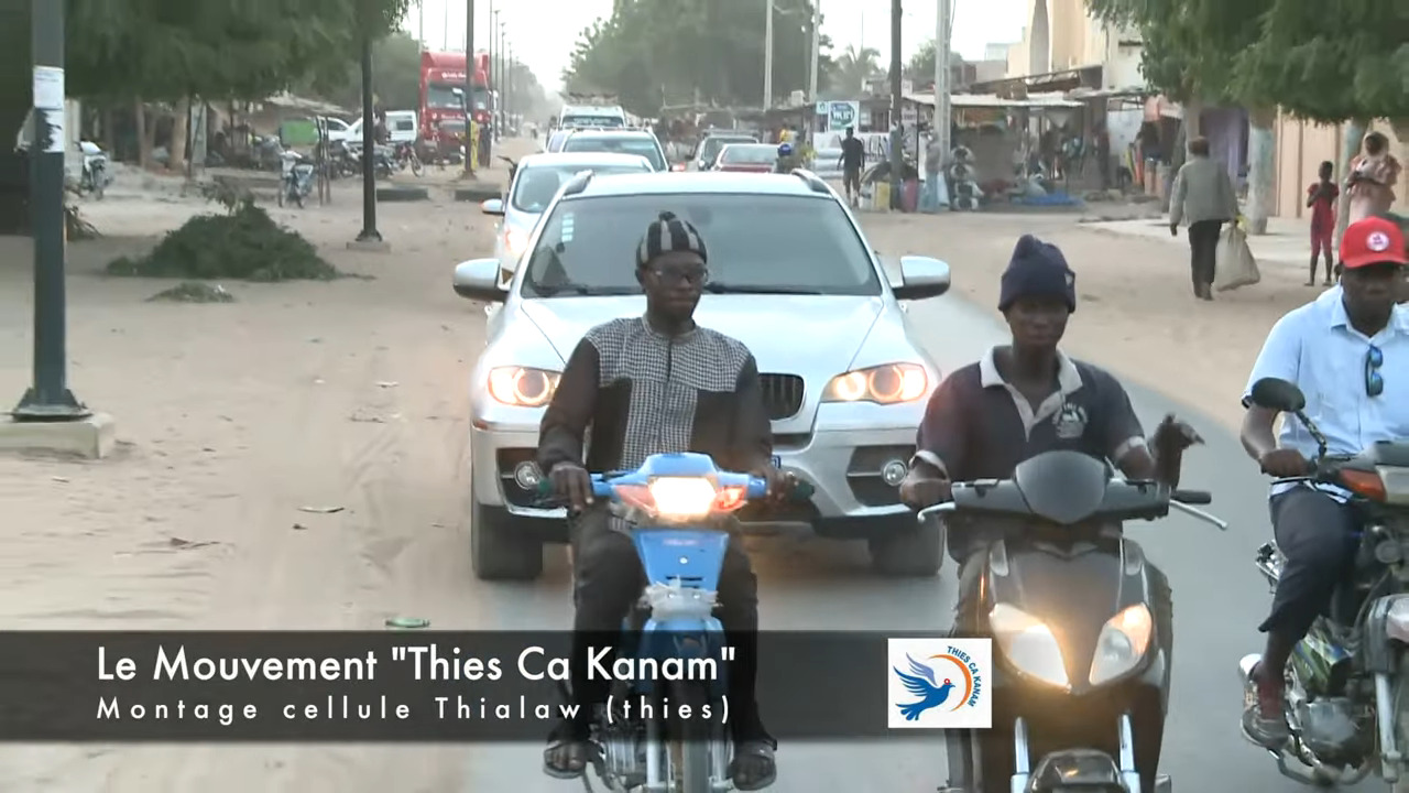 VIDEO – Convoi du Pdt du Mouvement Thiès Ca Kanam lors du montage de la cellule de Thialaw