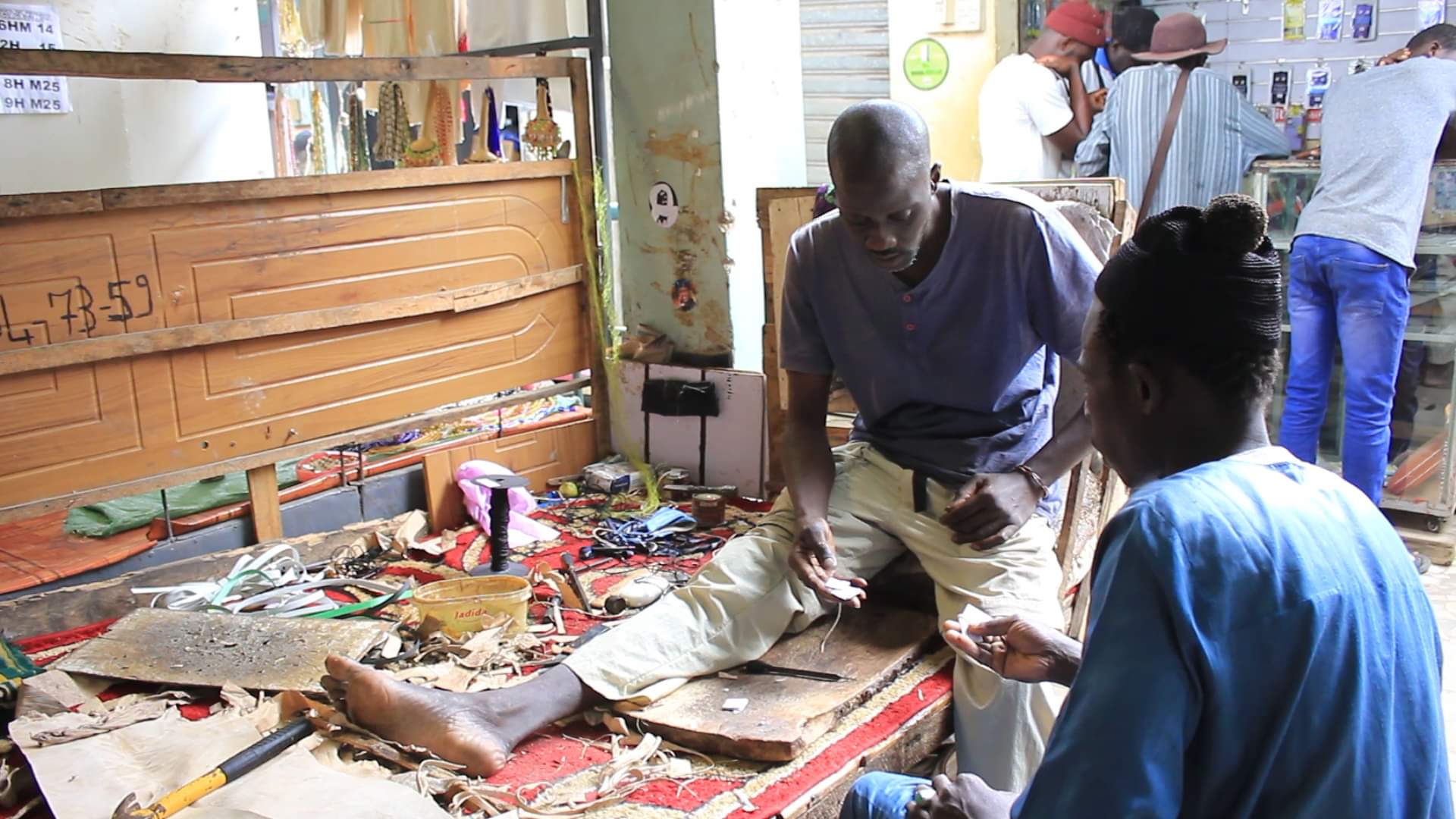 Thiès : Focus sur le quotidien des cordonniers du marché central
