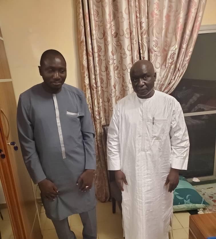 Législatives 2022 : Le président du Mouvement Thiès Ca Kanam remet 3 milles signatures à Idy