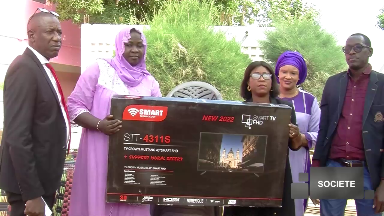 Thiès – Remise de matériels aux collèges et lycées par la Fédération Kajoor Jankeen