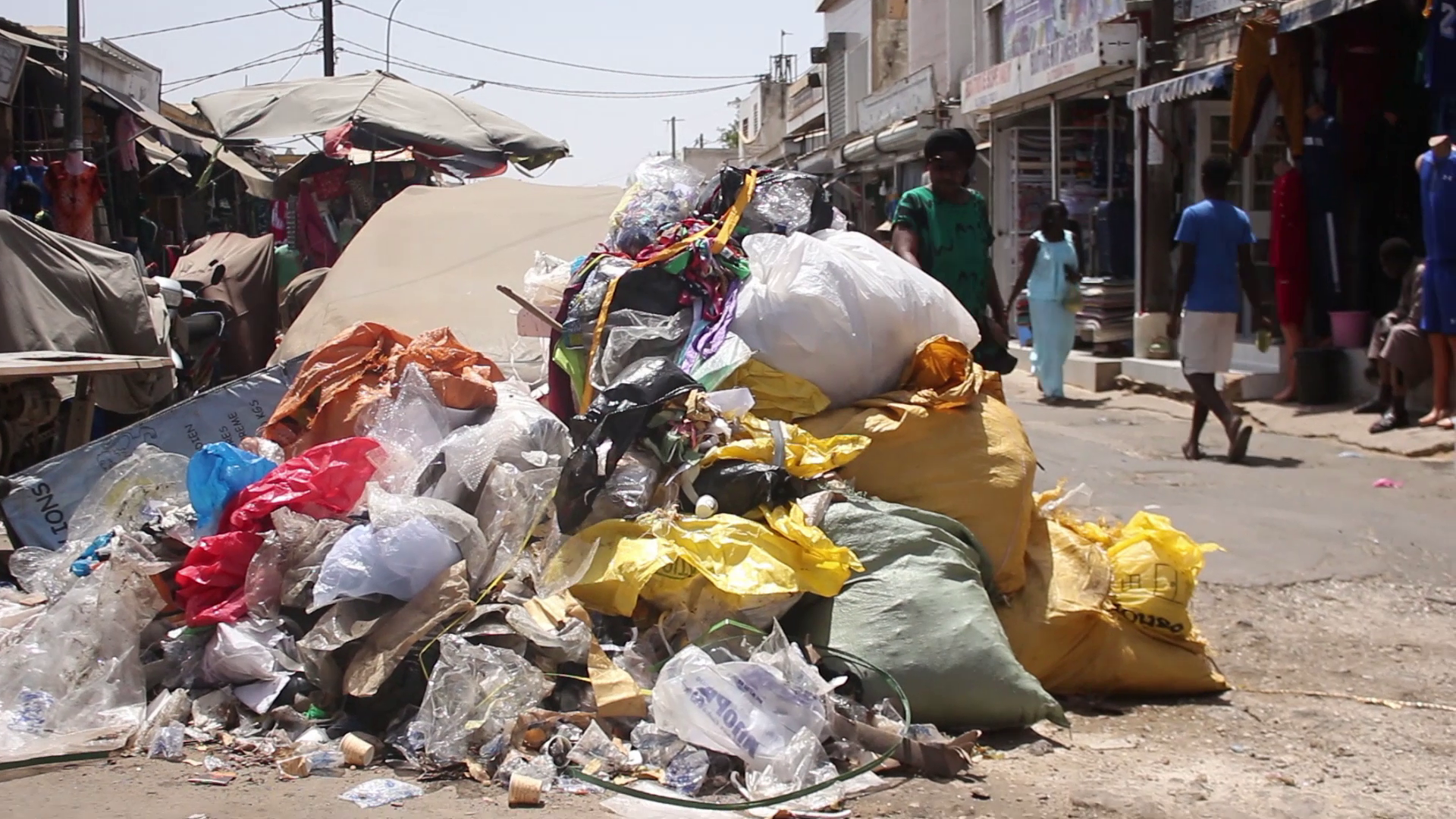 VIDEO – Insalubrité au marché central de Thiès : Les vendeurs interpellent les autorités
