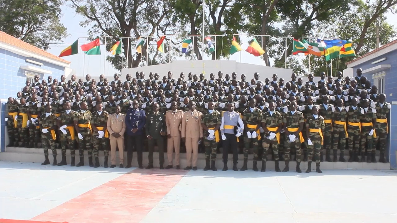Thiès – Cérémonie de présentation du drapeau à la 44 ème promotion des élèves officiers de l’ENOA