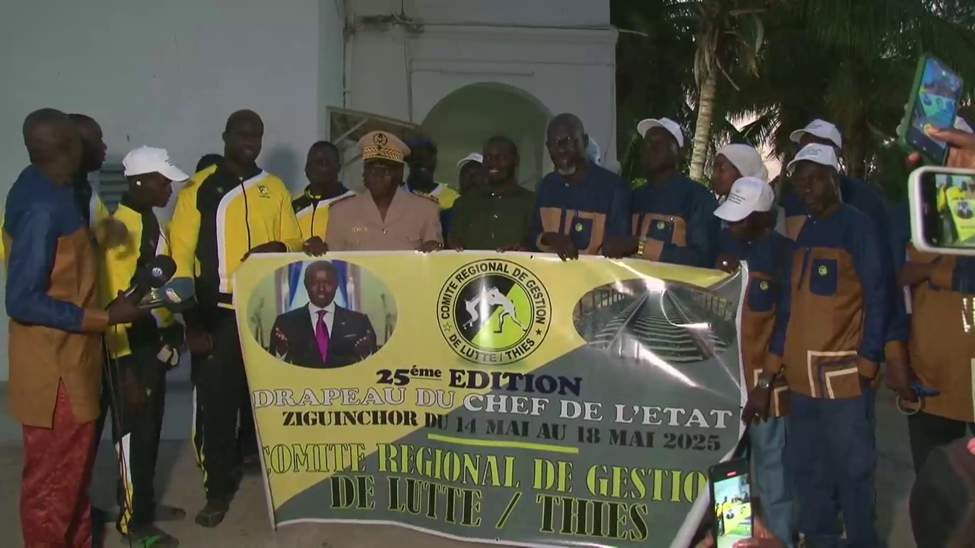 VIDEO – Drapeau du Chef de l’Etat : Le Gouverneur reçoit la délégation Thièssoise en partance pour Ziguinchor