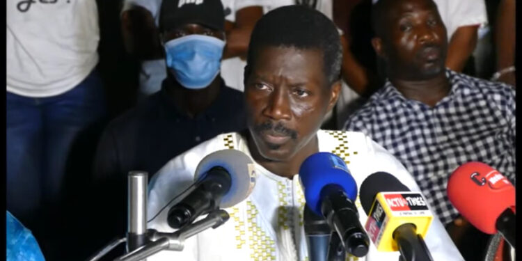 Contribution – Du « Tera-meeting » au « Tera-n’importe quoi » : La République en sursis (par Talla Sylla, leader de “JËF JËL”)