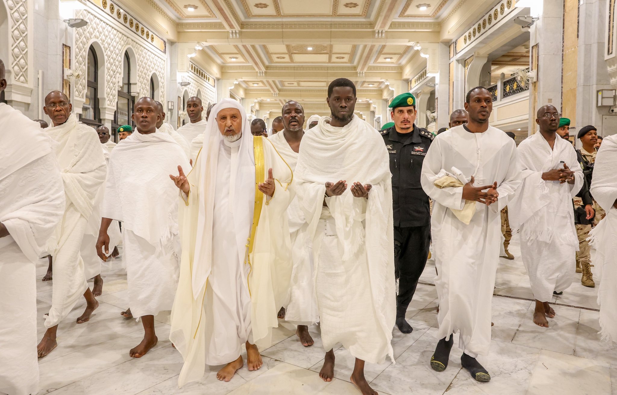 Photos – Escale spirituelle à La Mecque : Le Chef de l’État accomplit la Oumra