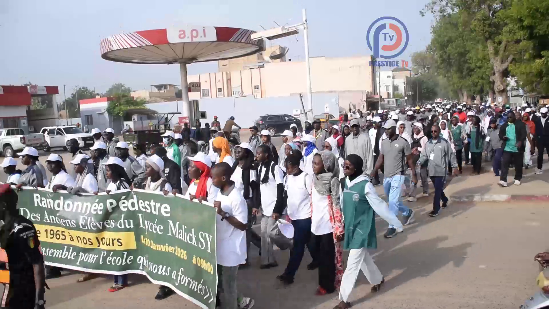 VIDEO – Forte mobilisation à la randonnée pédestre des anciens élèves du Lycée Malick Sy de Thiès