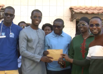 VIDEO – Dotation financière aux étudiants Thiessois par le Parti RV du President Thierno Alassane Sall