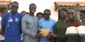 VIDEO – Dotation financière aux étudiants Thiessois par le Parti RV du President Thierno Alassane Sall