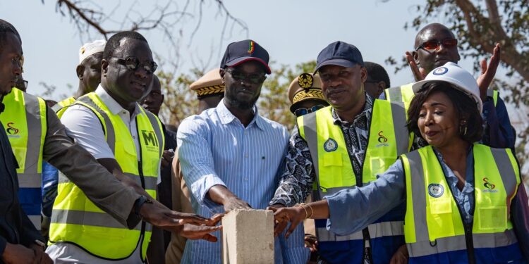 Kolda – Le President Diomaye a procédé à la pose de la première pierre du nouveau centre de santé de Médina Yoro Foulah