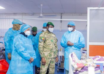 Visite du Président de la Transition aux blessés et condoléances à la famille du Général de corps d’Armée Sadio CAMARA