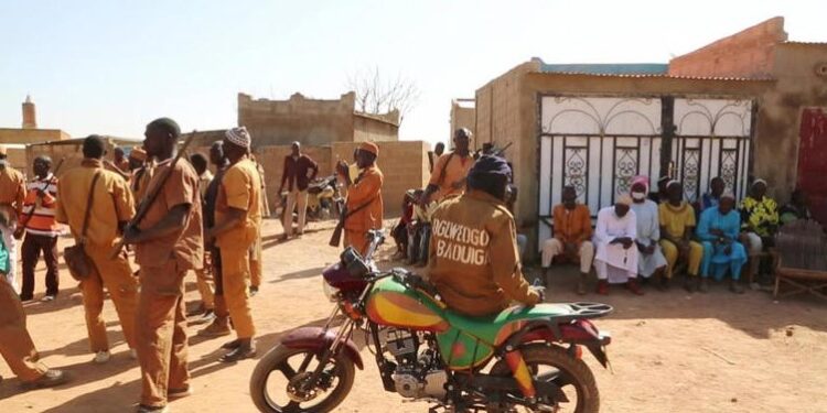 Au Burkina, l’armée et ses supplétifs accusés d’atrocités