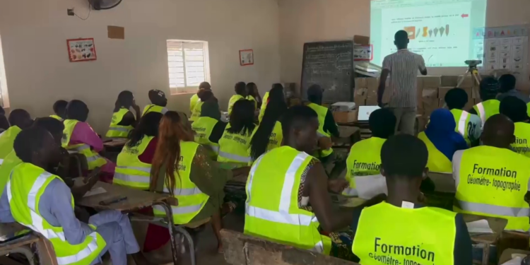 Thiès – Le Mouvement “MASLA” du Pdt Massamba Diop offre une session de formation en topographie aux jeunes