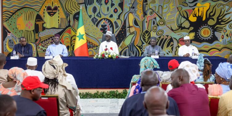 Fête internationale du Travail : Le President Diomaye présidé la cérémonie officielle de remise des cahiers de doléances