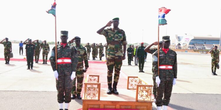 Armée – Le CEMGA a effectué son premier déplacement officiel en Gambie