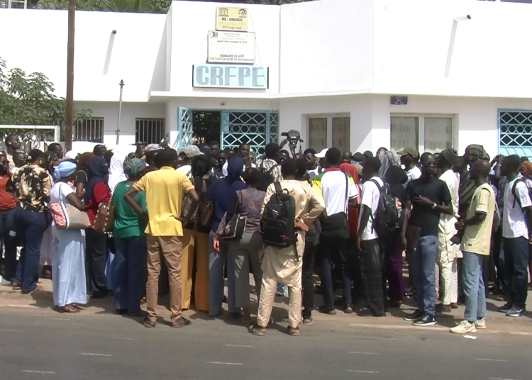VIDEO – Non paiement de leur bourse : Les élèves-maitres du CRFPE de Thiès menacent de paralyser le système