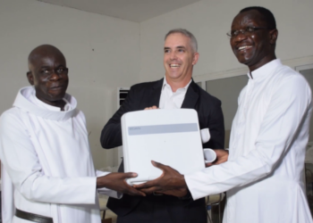 Thies – L’Ambassadeur d’Israël au Sénégal octroie du matériel médical à l’hôpital Saint Jean de Dieu