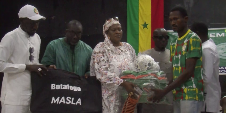 Thiès – Le President du Mouvement MASLA offre des équipements sportif aux ASC de la zone Nord