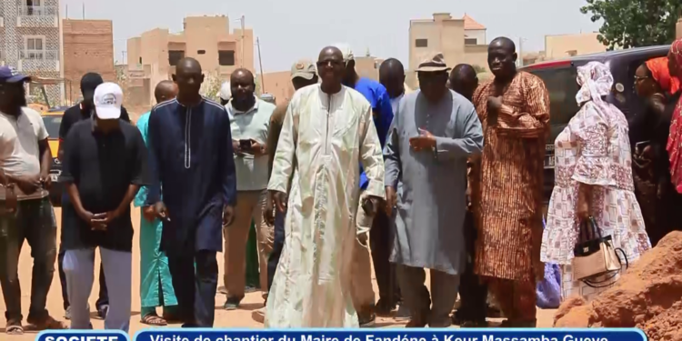 Keur Massamba Gueye : Le Maire de Fandène Dr Augustin Tine lance les travaux d’une piste de 2km