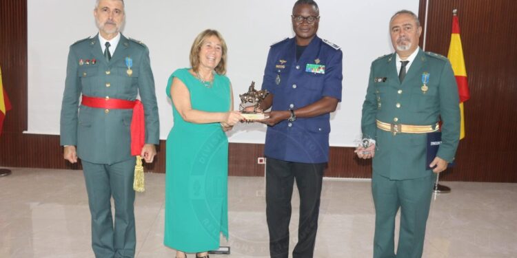 Coopération Sénégal – Espagne : la Gendarmerie nationale décore des personnels de la Guardia Civil