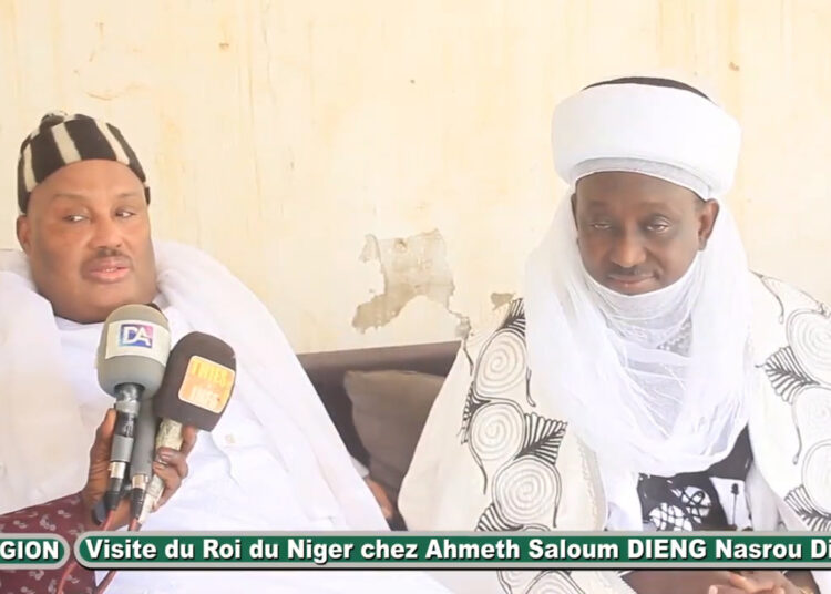 Thiès – Visite de courtoisie de sa Majesté Alfaizé Seydou Issa du Niger chez Ahmed Saloum Dieng