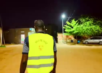 Thiès – Le Maire de la ville apporte la lumière aux habitants du quartier 𝗧𝗵𝗶𝗮𝗹𝘆