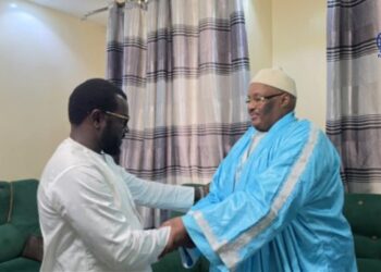 Thiès – Visite de courtoisie du tout nouveau DG de l’ANER, Thierno Alia Mbengue chez Ahmed Saloum Dieng