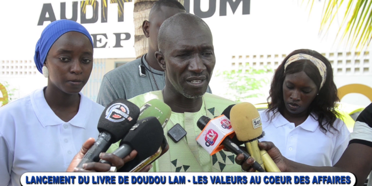 Thiès – Sortie officielle du livre de Doudou Lam, intitulé : Les Valeurs au cœur des Affaires