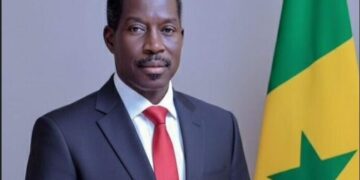 L’élégance du retrait et la promesse de l’aube : l’Afrique a pris date avec l’histoire ( par Talla Sylla)